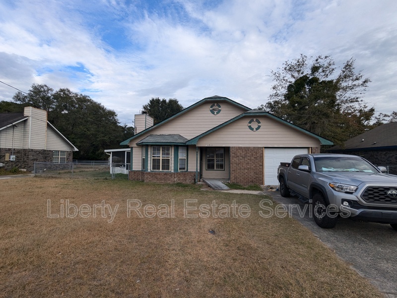 1211 Knotts Dr in Hinesville, GA - Building Photo