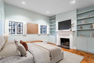 555 Hudson St in New York, NY - Building Photo - Building Photo