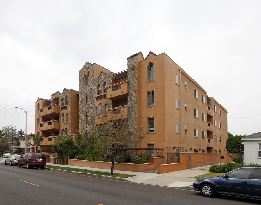 Residential Condo in Los Angeles, CA - Building Photo