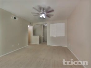 18250 N Cave Creek Rd in Phoenix, AZ - Building Photo - Building Photo