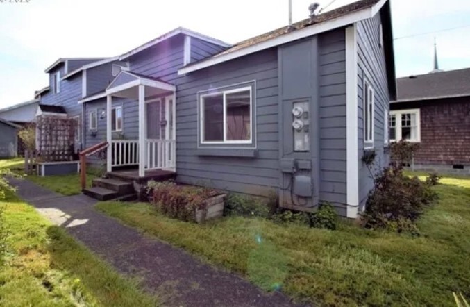 346 N Baxter St in Coquille, OR - Building Photo