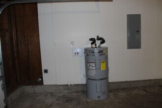 266 NE Palomar Ct in Hillsboro, OR - Building Photo - Building Photo