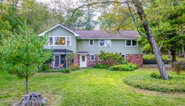 property at 15 Forestwood Dr