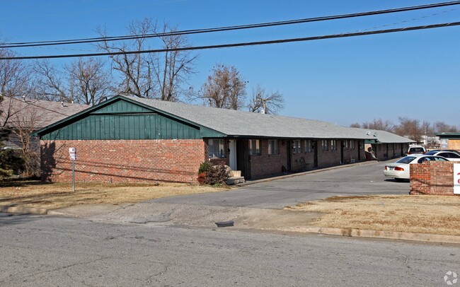 X-Latimer Place in Tulsa, OK - Building Photo - Building Photo