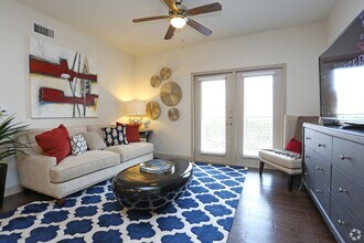 9334 Hufsmith Rd in Tomball, TX - Foto de edificio - Building Photo