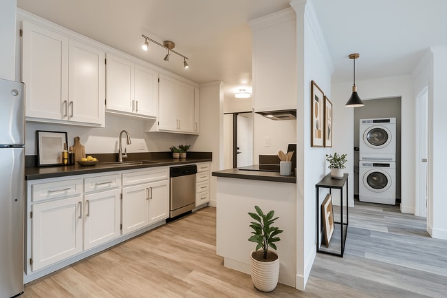 Andina Apartments in Hayward, CA - Foto de edificio - Building Photo