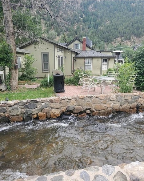 property at 911 Taos St
