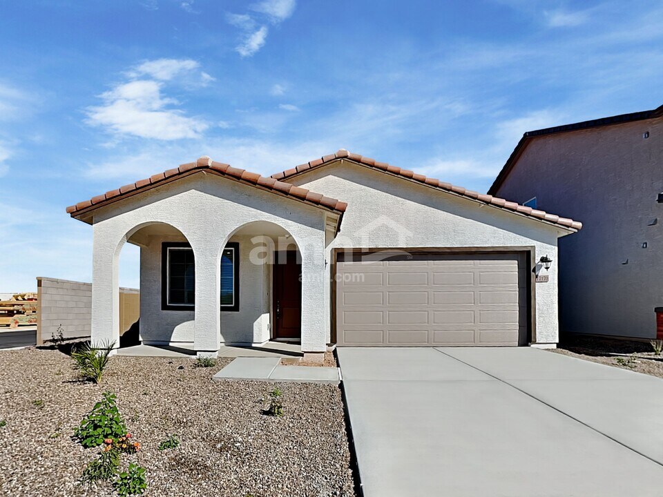 17170 W Golden Ln in Waddell, AZ - Foto de edificio