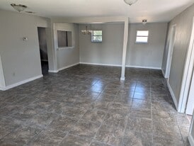 1011 Reynosa St in Mission, TX - Building Photo