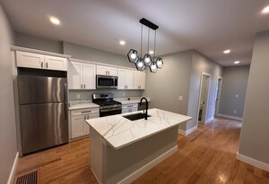 16 Baker Ct, Unit 1 in Boston, MA - Building Photo