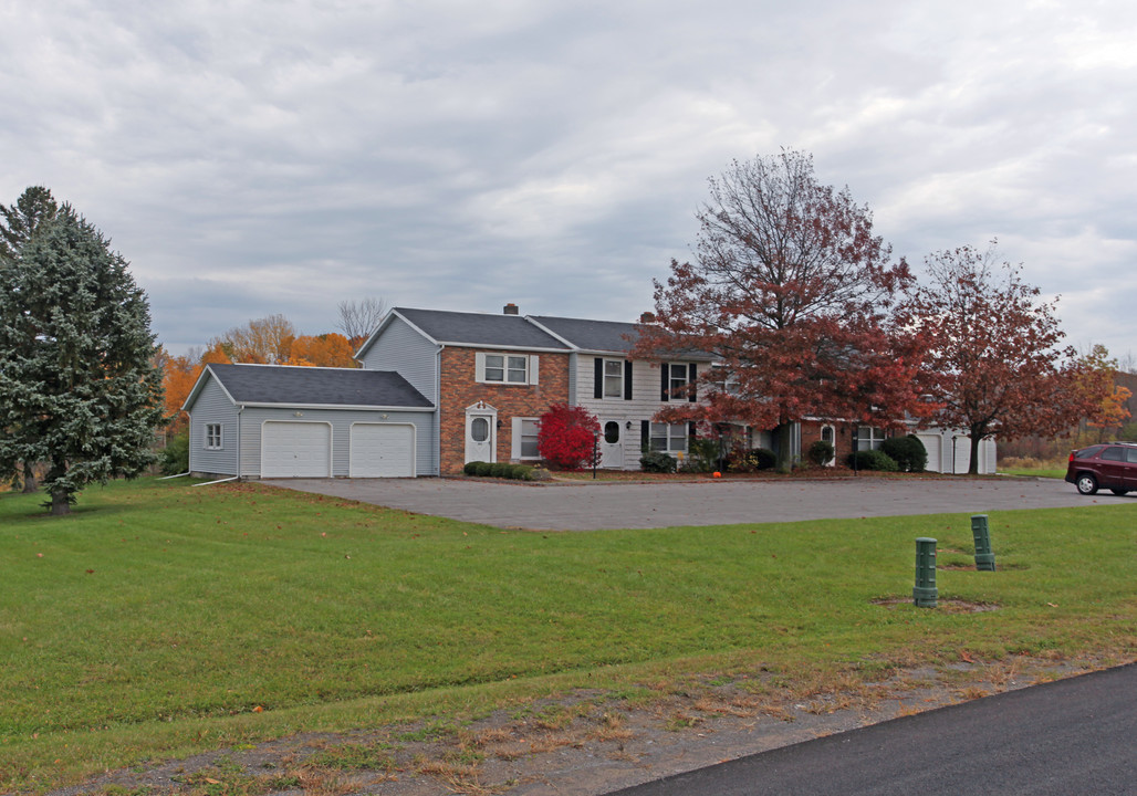 New Yorker Townhouses in Canastota, NY - Building Photo