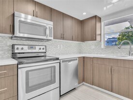 9373 Fontainebleau Blvd in Miami, FL - Building Photo