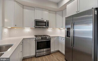 42627 Burbank Terrace in Sterling, VA - Building Photo