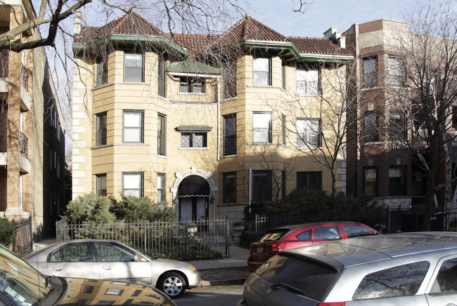 932 W Belle Plaine Ave in Chicago, IL - Foto de edificio - Building Photo