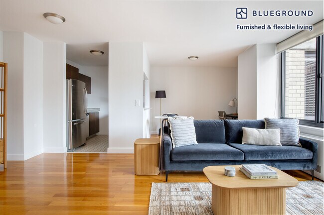 235 W 48th St in New York, NY - Building Photo - Building Photo
