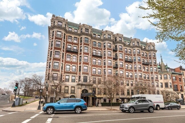 property at 464 Commonwealth Ave