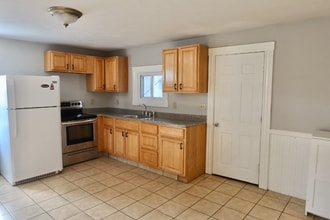 165 Grove St in Clinton, MA - Building Photo - Building Photo