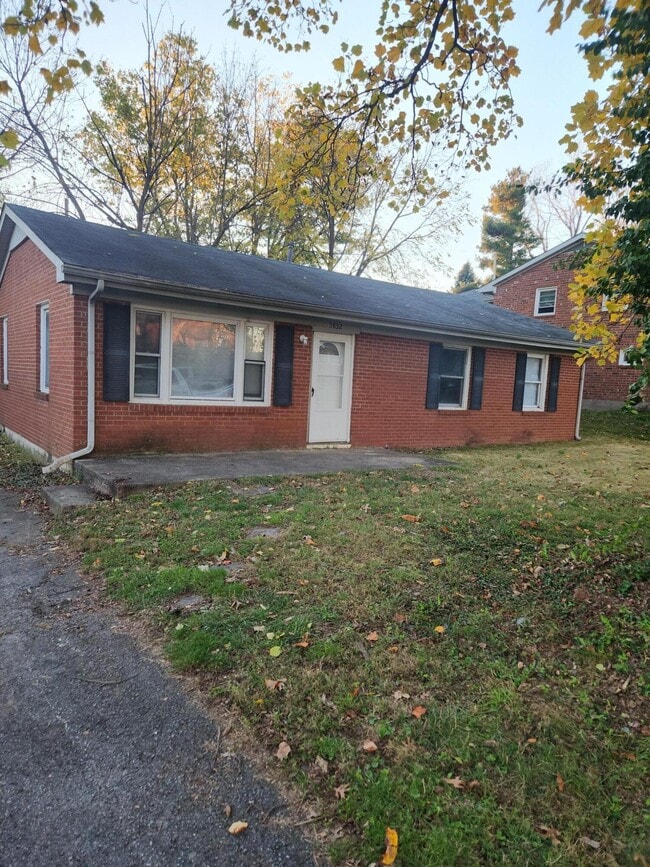 property at 3832 Walhampton Dr