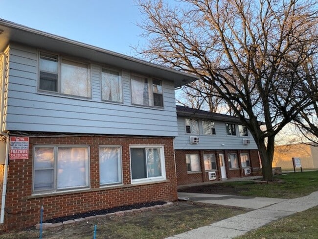 35505 W Michigan Ave in Wayne, MI - Building Photo - Building Photo