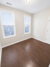 296 N Clinton St in East Orange, NJ - Foto de edificio - Building Photo