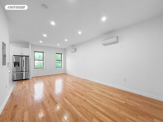 65-50 Grand Ave in Queens, NY - Building Photo - Building Photo