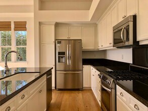 113 Sanderling Ln in Goleta, CA - Building Photo - Building Photo