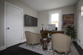 272 Valley Rd, Unit 2 in Cos Cob, CT - Foto de edificio - Building Photo