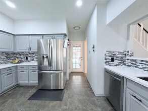 7015 Puerta Vista Ln in Houston, TX - Building Photo - Building Photo