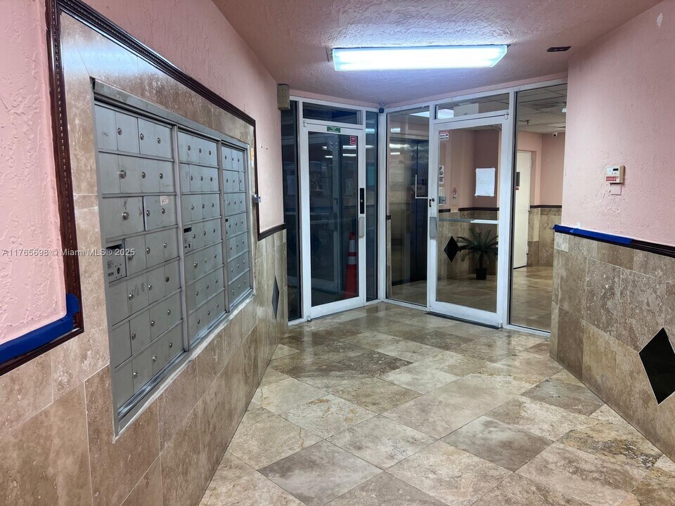 199 SW 12th Ave-Unit -317A in Miami, FL - Building Photo