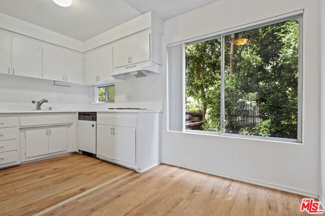 property at 1140 N Clark St