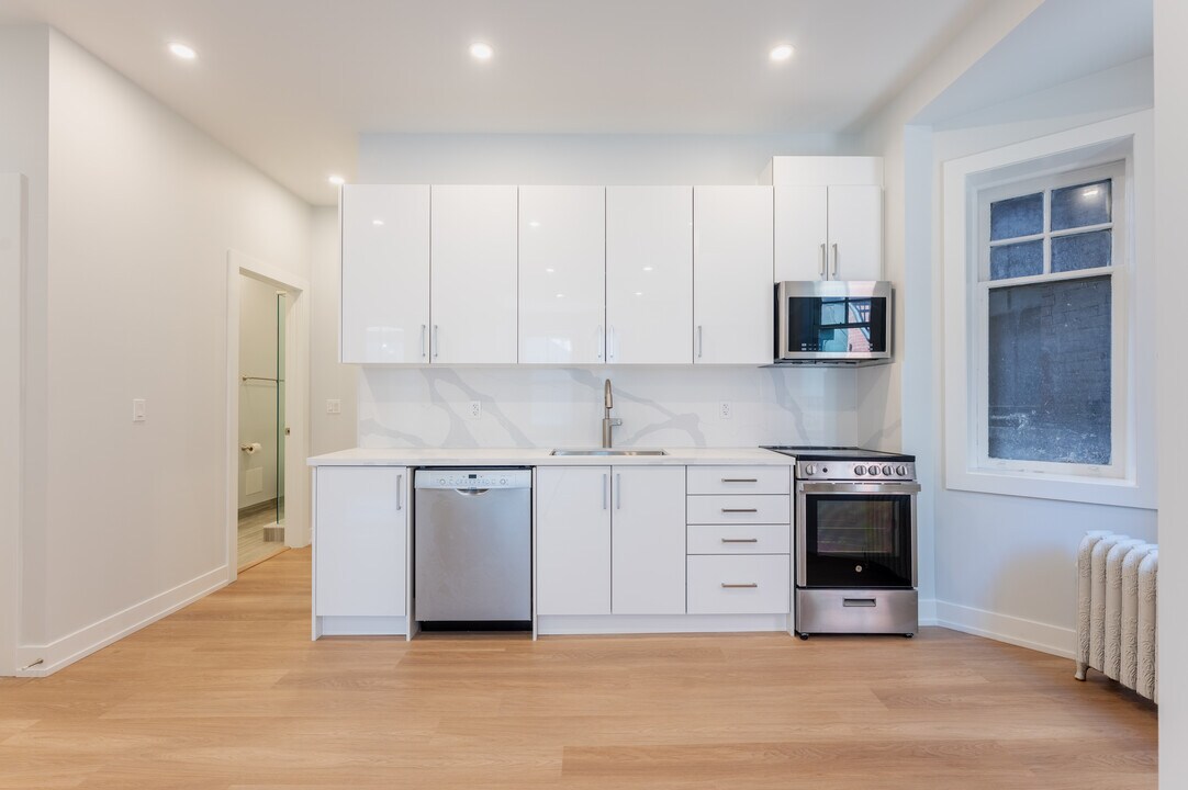 592-596 Church St & 67-71 Gloucester St in Toronto, ON - Building Photo