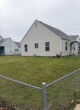 260 E Sherman St in Lebanon, OR - Foto de edificio - Building Photo