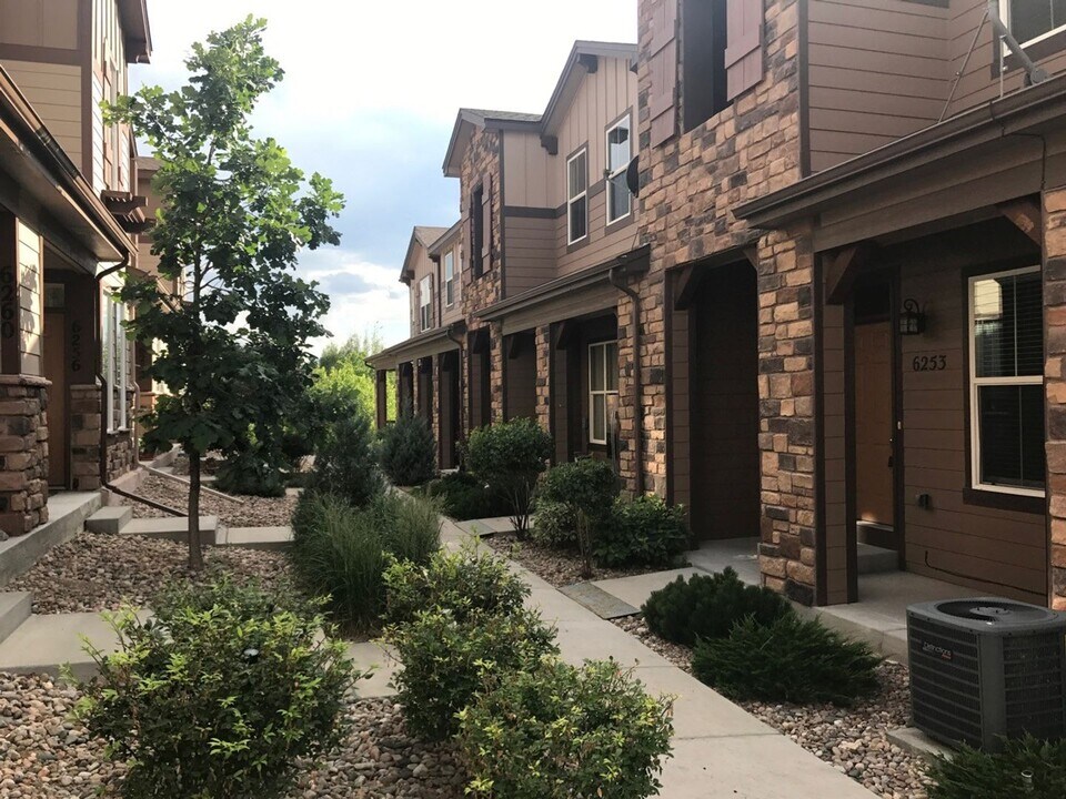 6253 UPHAM Heights in Colorado Springs, CO - Building Photo