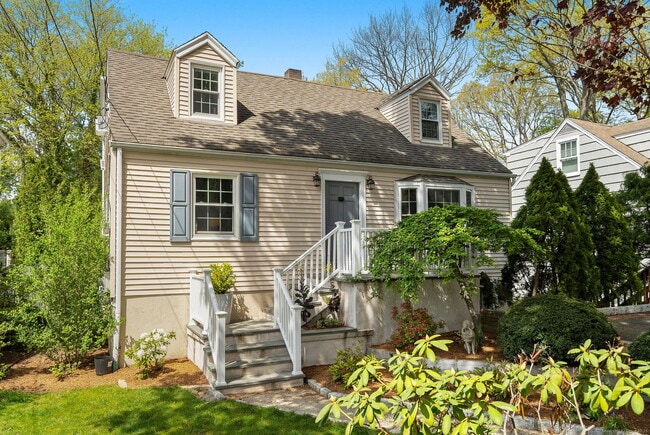 property at 21 Thomes St