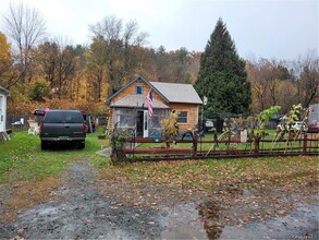 8 River Rd in Barryville, NY - Building Photo - Building Photo