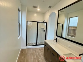 7322 Lemon Mdw Pl in Bakersfield, CA - Building Photo - Building Photo