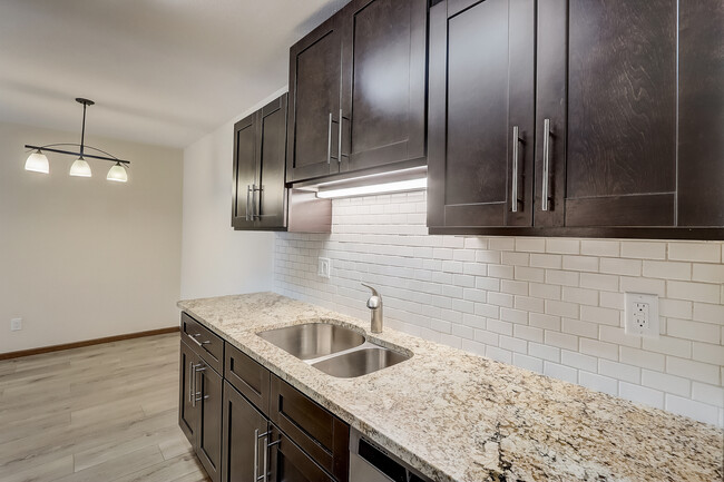 Heathercrest Apartments in Madison, WI - Foto de edificio - Building Photo