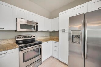 40 SE Sedona Cir, Unit 202 in Stuart, FL - Building Photo - Building Photo