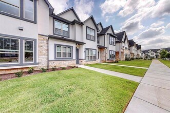 277 Mule Deer Mews in Little Elm, TX - Building Photo - Building Photo