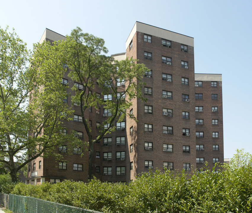 225 Grove St in White Plains, NY - Building Photo