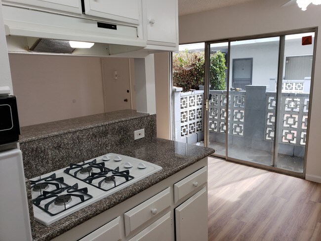 1718-1722 S Barrington Ave in Los Angeles, CA - Building Photo - Building Photo