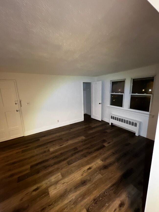 9B Carolyn Ter, Unit 9 B Carolyn Terrace Rosel in Roselle, NJ - Building Photo - Building Photo
