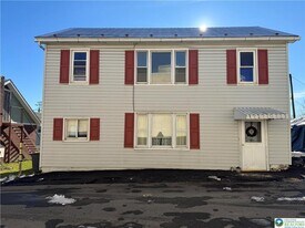 516 Heckman Ave in Nazareth, PA - Building Photo