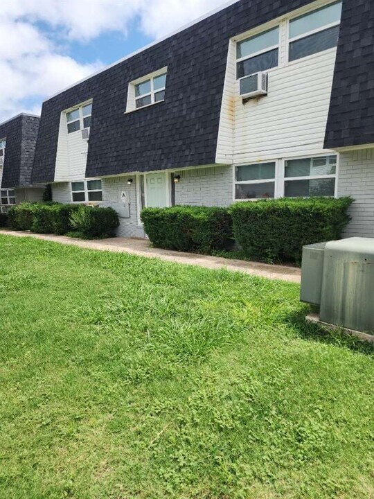 2110 NW Lindy Ave in Lawton, OK - Building Photo