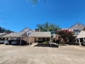 17910 Windflower Way in Dallas, TX - Building Photo - Building Photo