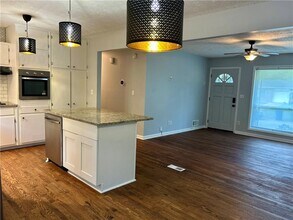 667 Tara Cir SE in Atlanta, GA - Building Photo - Building Photo