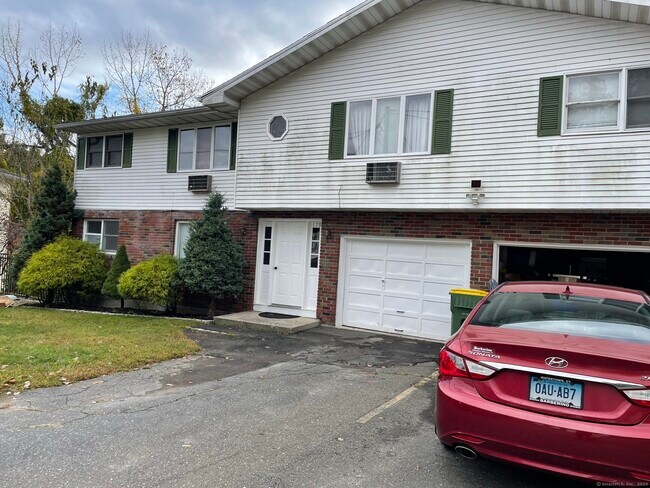 179 Lucille St, Unit 1 in Waterbury, CT - Building Photo - Building Photo