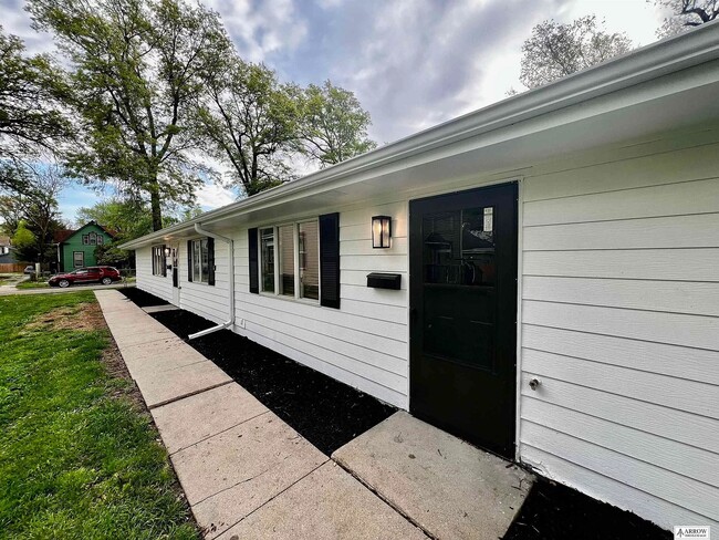 1823 Euclid Ave, Unit Unit 2 in Lincoln, NE - Building Photo - Building Photo