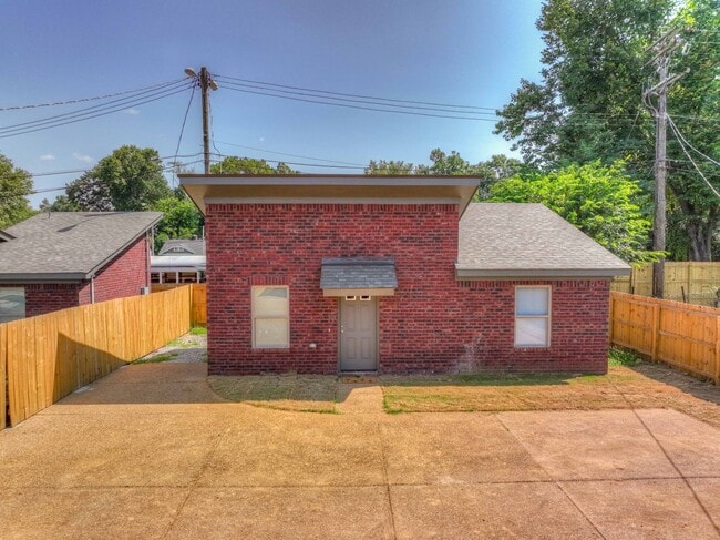 property at 1807 Jackson Ave