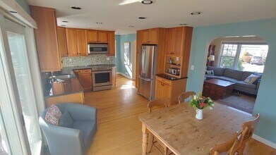 94 Parker Ave in Newton, MA - Building Photo - Building Photo